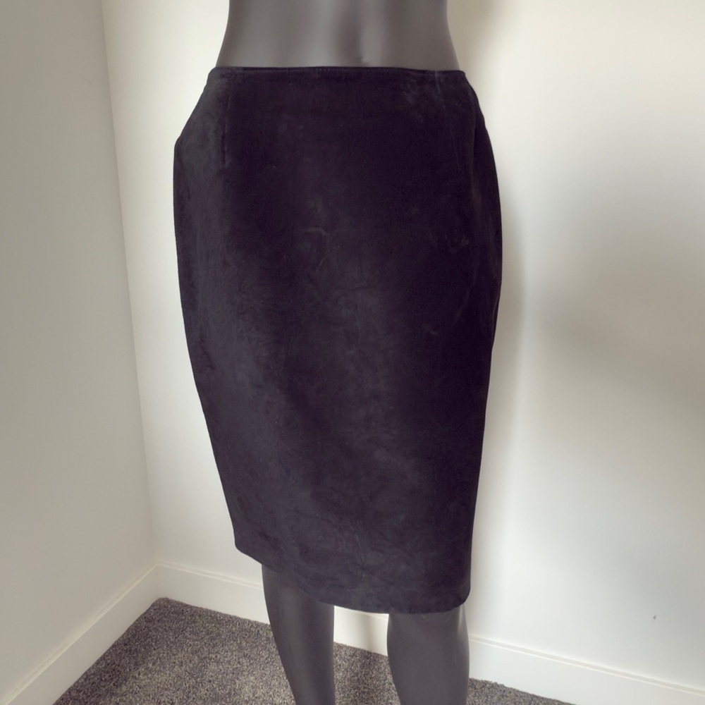 🤠 Danier Genuine Leather Skirt | Asymmetrical Hem | Made in Canada | Size S